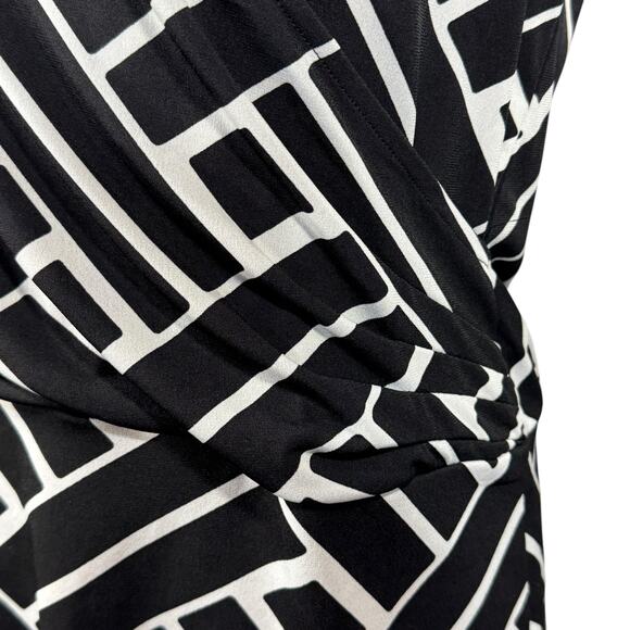 WHBM Large Top Geometric Sleeveless Stretch Pintuck Detail Surplice V-Neck Black - Picture 2 of 8